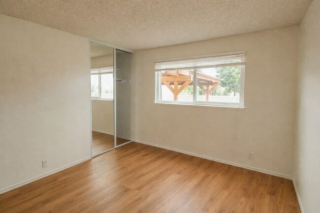 Building Photo - 4-Bedroom House with Fenced Backyard **Fresh Paint and New Flooring