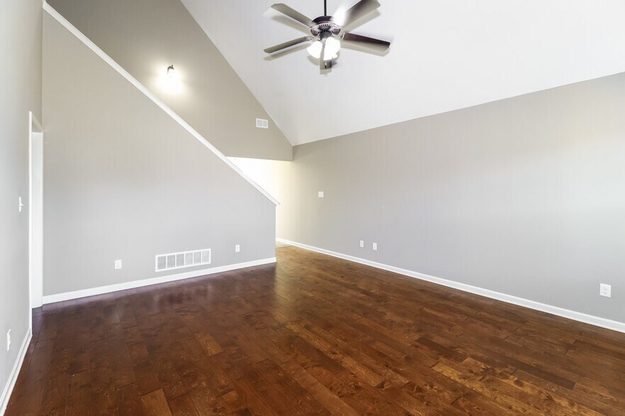 Building Photo - 9093 Tremont Dr