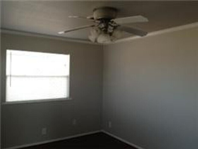 Building Photo - Great 3 bedroom, 1 bath home