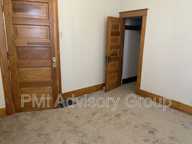 Building Photo - 1000 SW College Ave