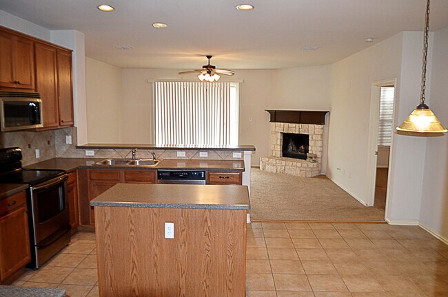 Building Photo - Spacious 2 Story Home in Weatherford Texas