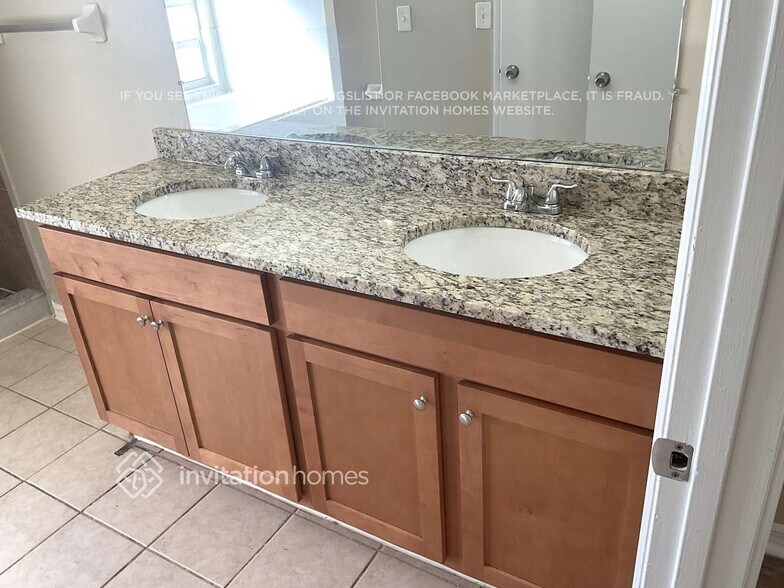 Building Photo - 335 Lake Daisy Loop