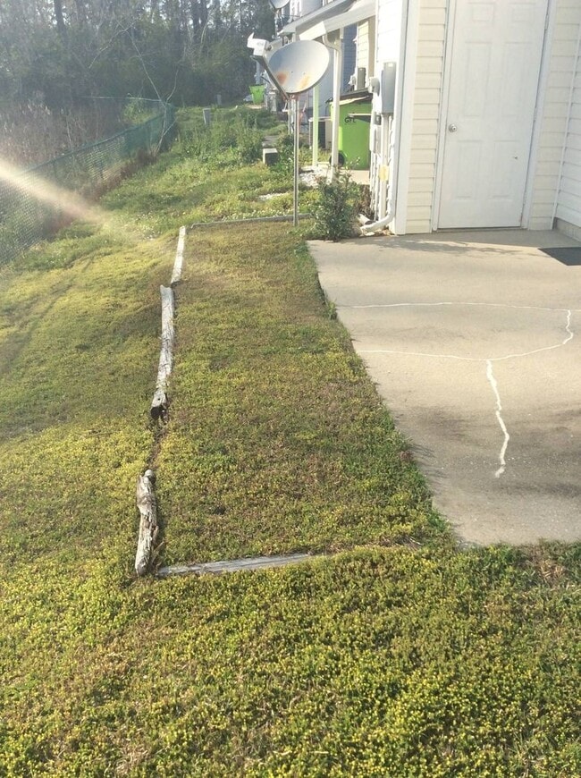 Building Photo - Townhouse Located Conveniently Near Base