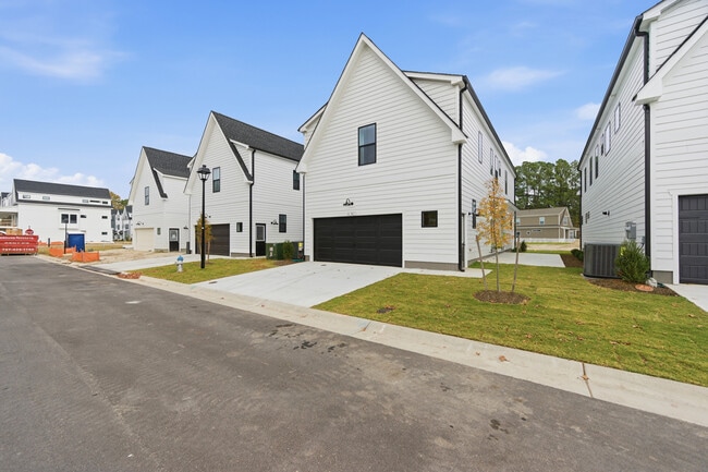 Building Photo - 917 Calhoun Wy