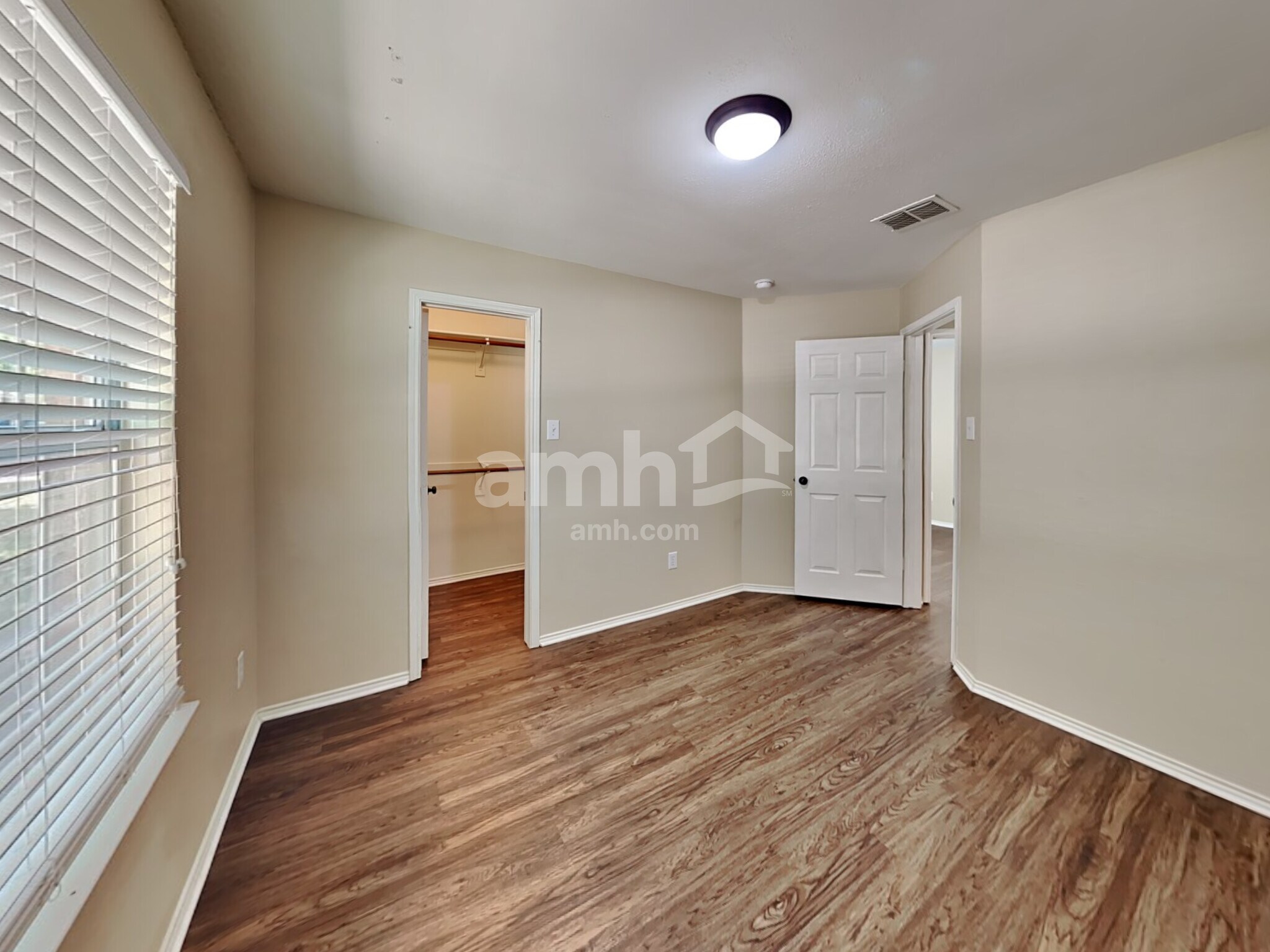 Building Photo - 2020 Fairview Dr