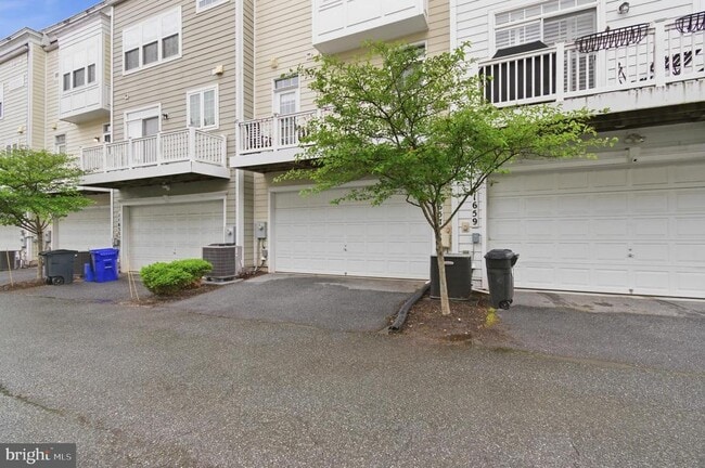 Building Photo - 11657 Leesborough Cir