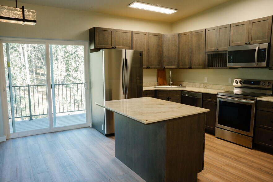 Building Photo - 128 Saddle Loop