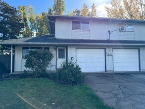 Building Photo - 2 Bedroom Duplex in Southwest Eugene