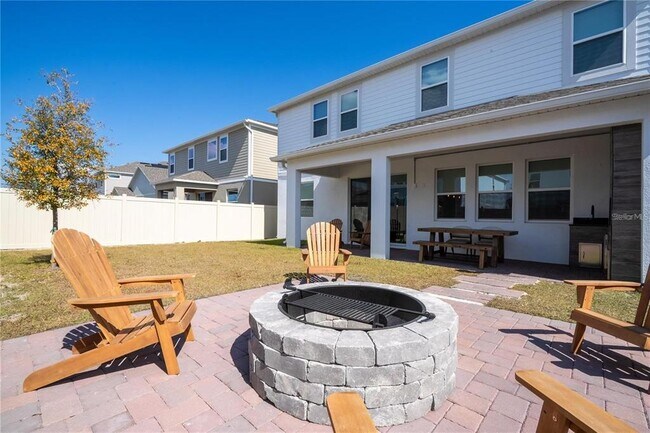 Building Photo - 5090 Shady Pnes Dr