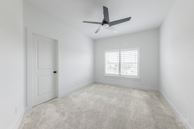 Building Photo - 7526 Sunny Oak Ln