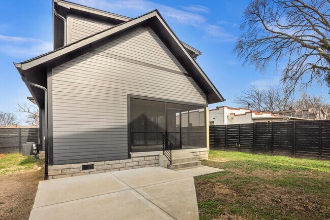 Building Photo - 942 Maxwell Ave