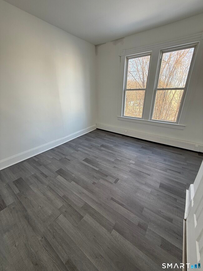 Building Photo - 64 Irion St