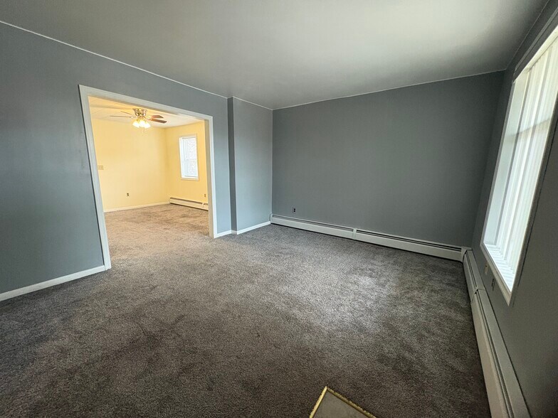 Building Photo - 25 Saint David St