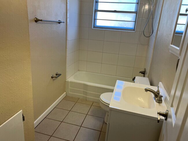 Building Photo - 209 Manson Dr