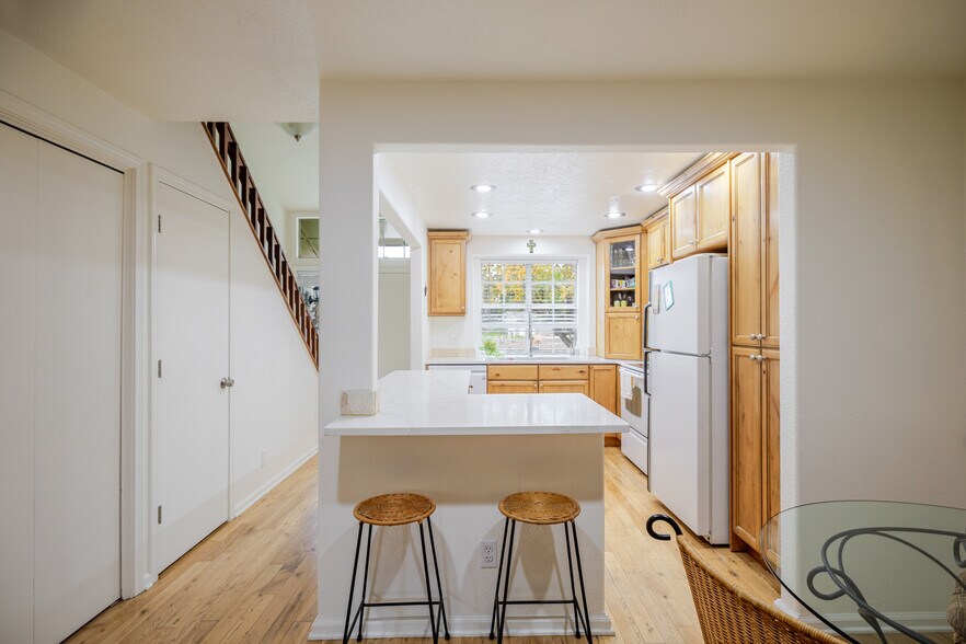 Building Photo - 3124 S Falling Brook Ln