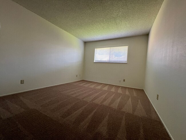 Building Photo - 205