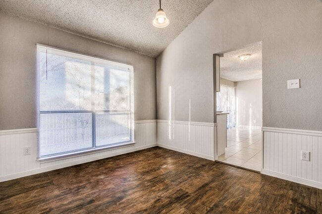 Building Photo - 5100 Melody Ct