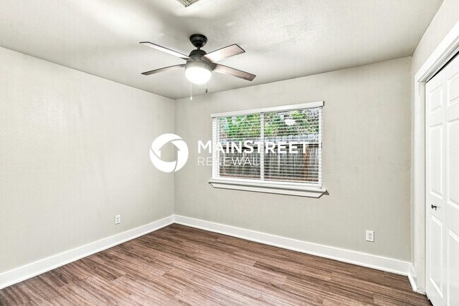 Building Photo - 4 Bedroom Pet-Friendly Home in Houston, TX with Main Street Renewal