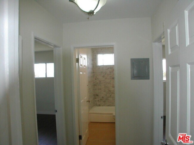 Building Photo - 1326 Ridgeley Dr