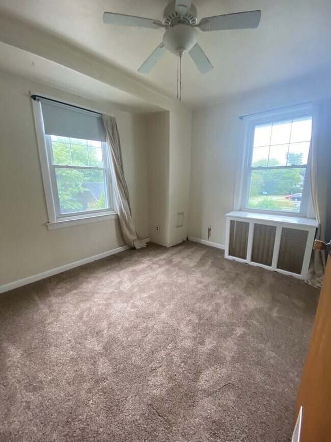 Building Photo - Gorgeous 3-Bedroom Apartment in Havertown! Available mid-September!