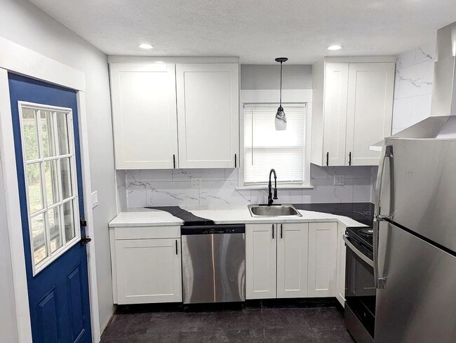 Building Photo - 410 Fairfield Ave NW