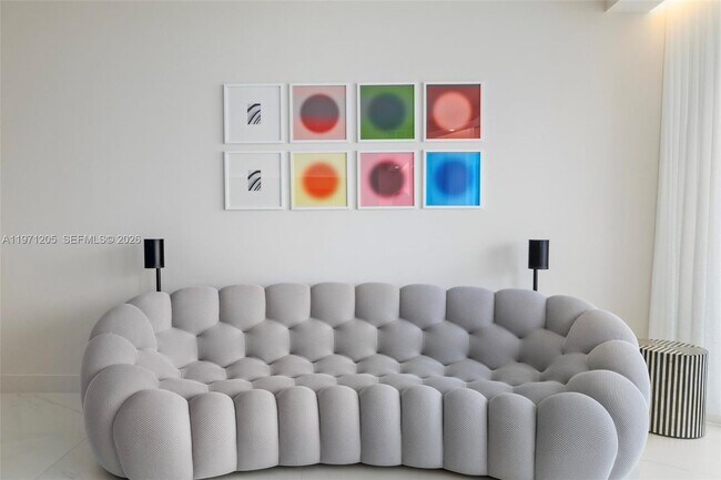 Building Photo - 700 NE 24th St