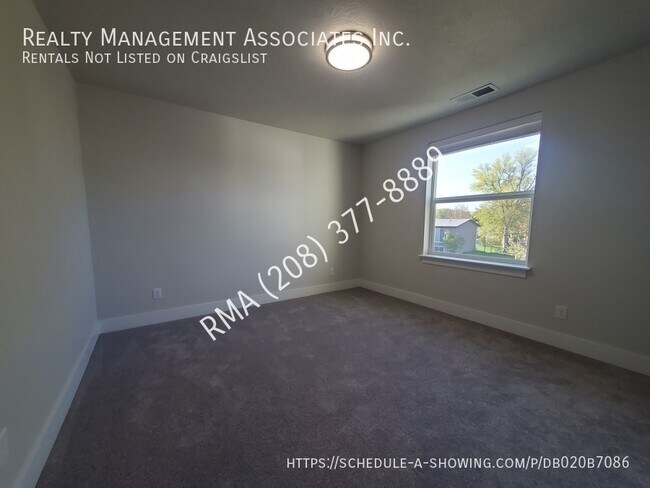 Building Photo - 1274 S Cloverdale Rd