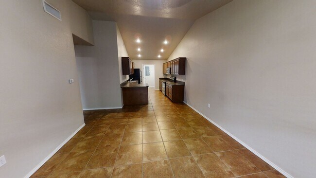 Building Photo - 1105 W 15th St