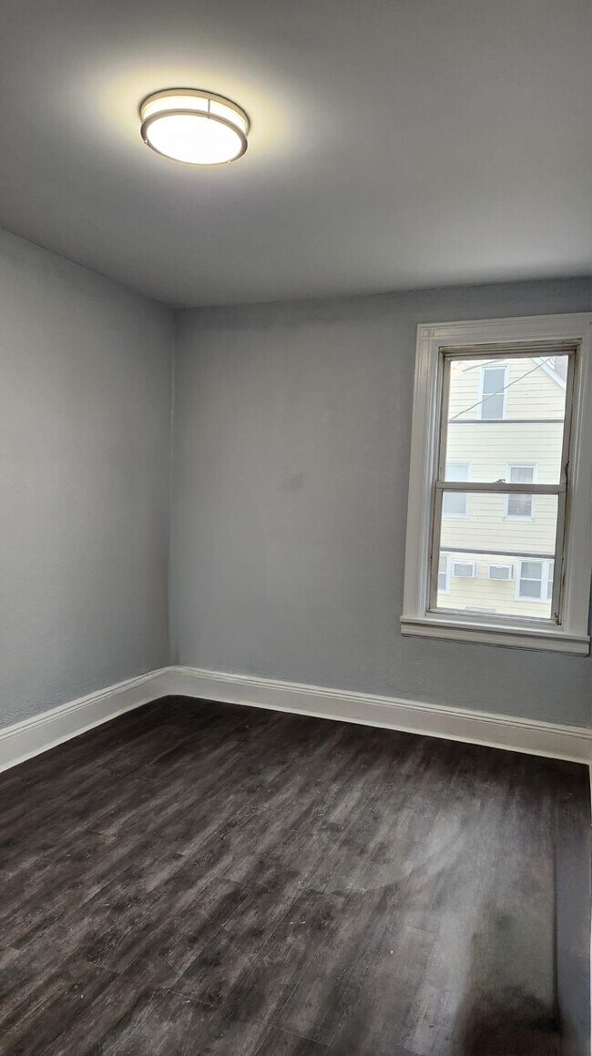 Building Photo - 143 W 33rd St