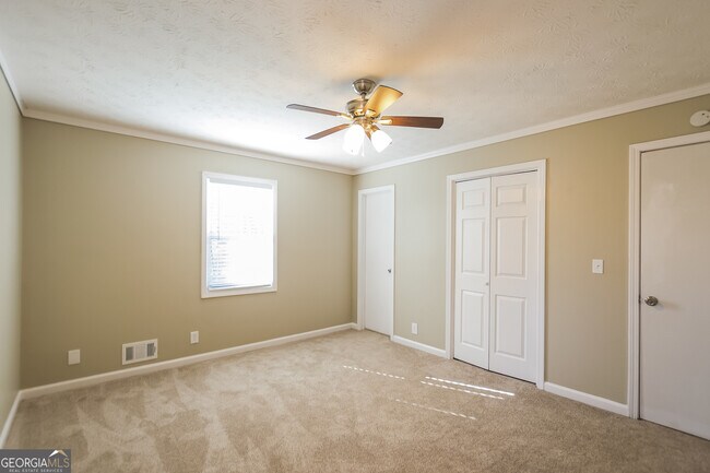 Building Photo - 302 W Paulding Blvd