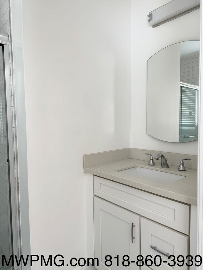 Building Photo - Ideally situated 2-Bed 2-Bath HOME