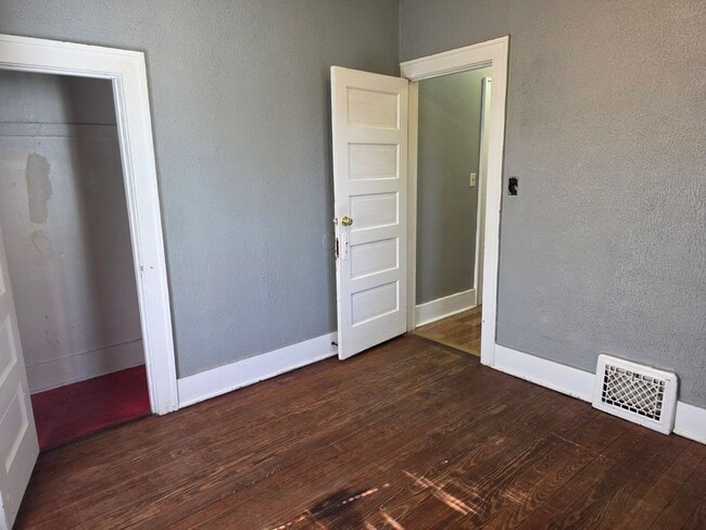 Building Photo - 2-Bedroom, 1-Bathroom Home with Basement – $1,325/Month