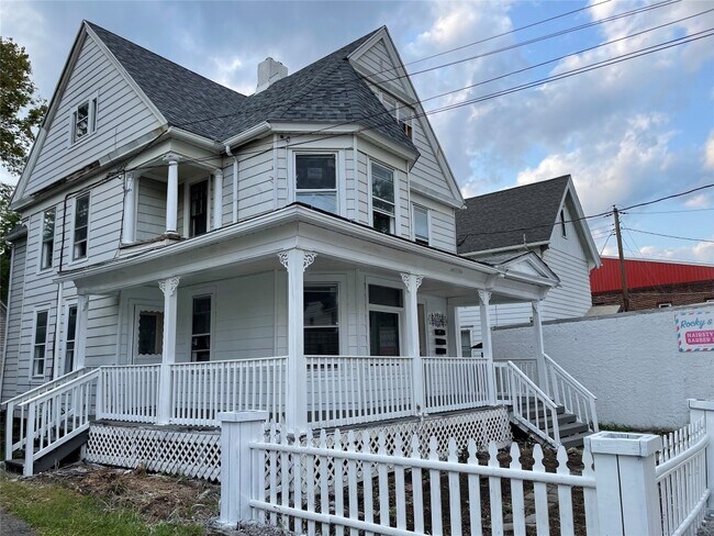 Primary Photo - 507 Chenango St