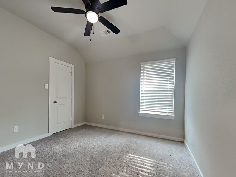 Building Photo - 734 Lacebark Elm Trl