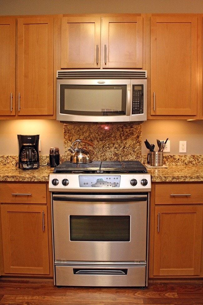 Building Photo - 2335 NW Raleigh St