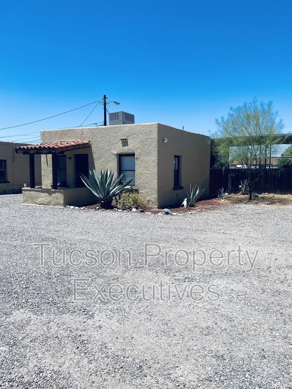 Building Photo - 2632 N Stone Ave