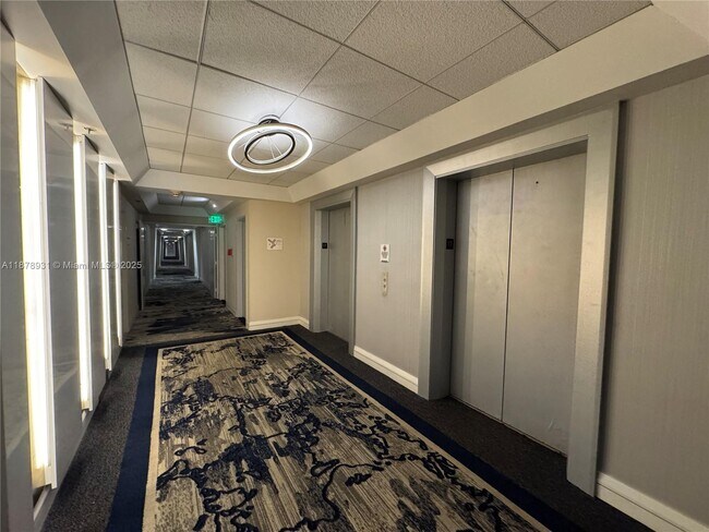 Building Photo - 5161 Collins Ave