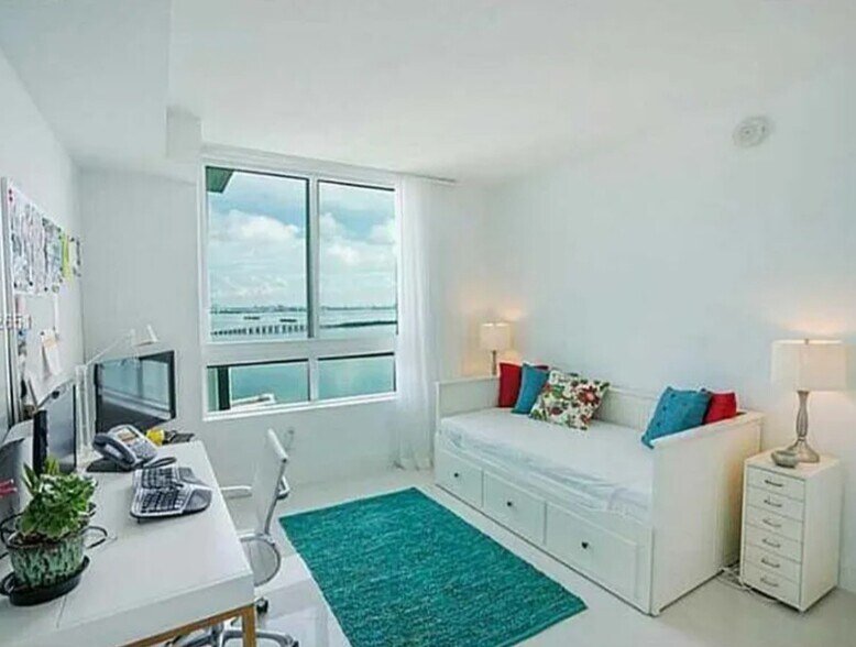 Second master suite. - 1900 N Bayshore Dr