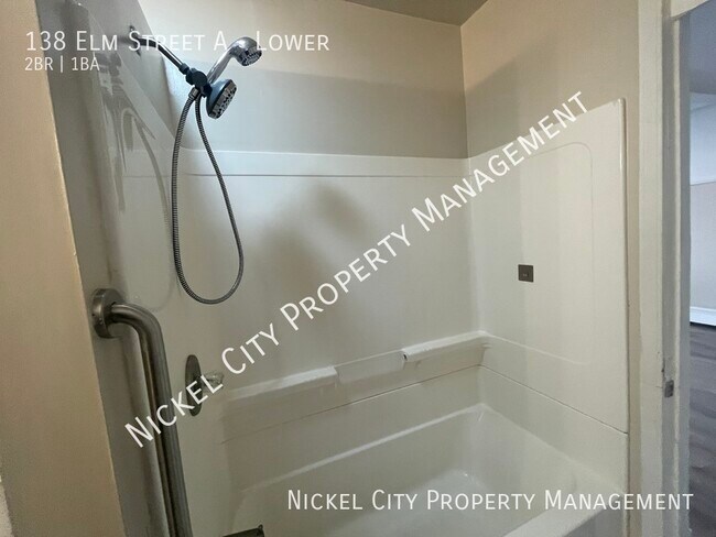 Building Photo - 138 Elm St