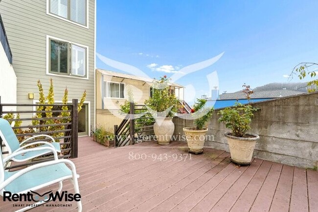 Building Photo - 727 Moraga St