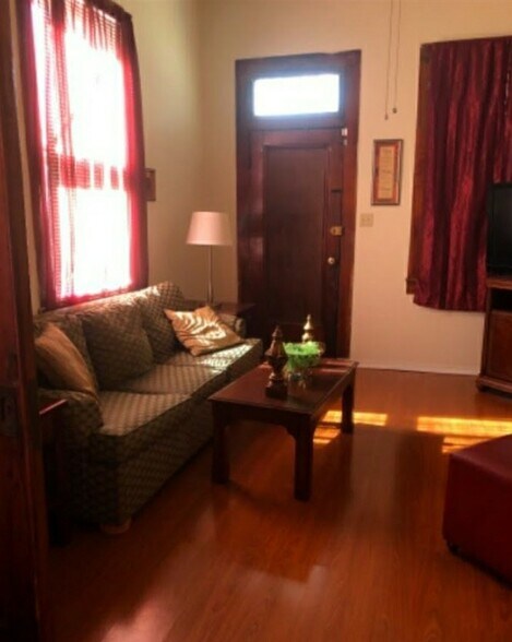 Living room - 3109 Milan St
