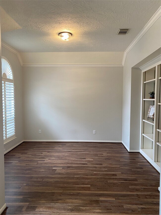 Building Photo - 14610 Farrawood Dr