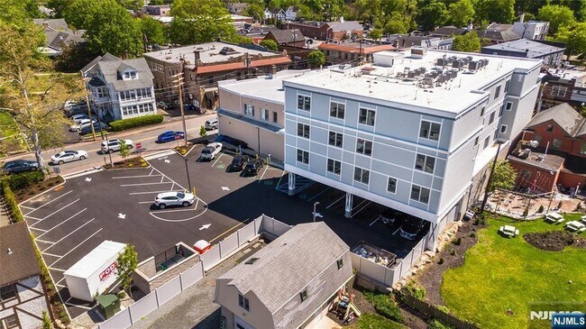 Building Photo - 246 Main St