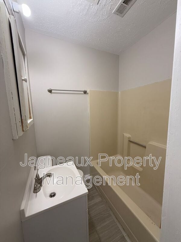 Building Photo - 116 S Stanford St