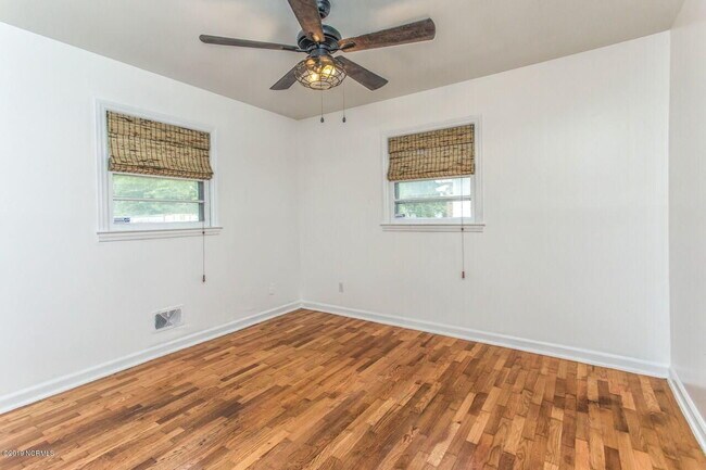 Building Photo - Students Welcome great 4 Bedroom House