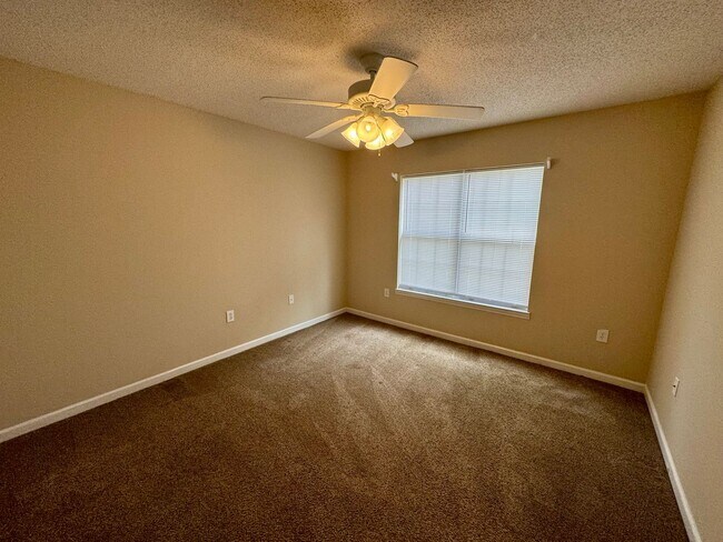 Building Photo - Myrtle Beach - 3 Bedroom / 2 Bathroom House