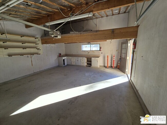 Building Photo - 74619 Fairway Dr