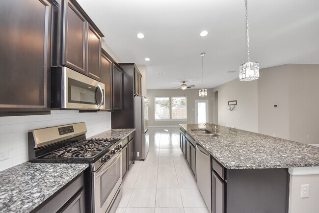 Building Photo - 8114 Silverspot Ln