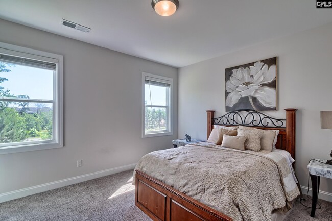 Building Photo - 558 Mahonia Rd