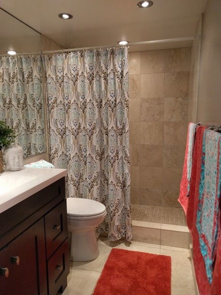 Bathroom - 2600 Pualani Way